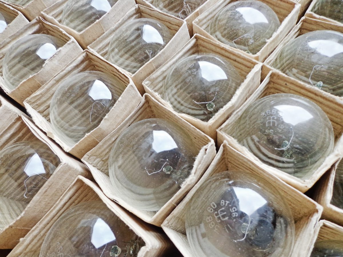 Light bulb boxes