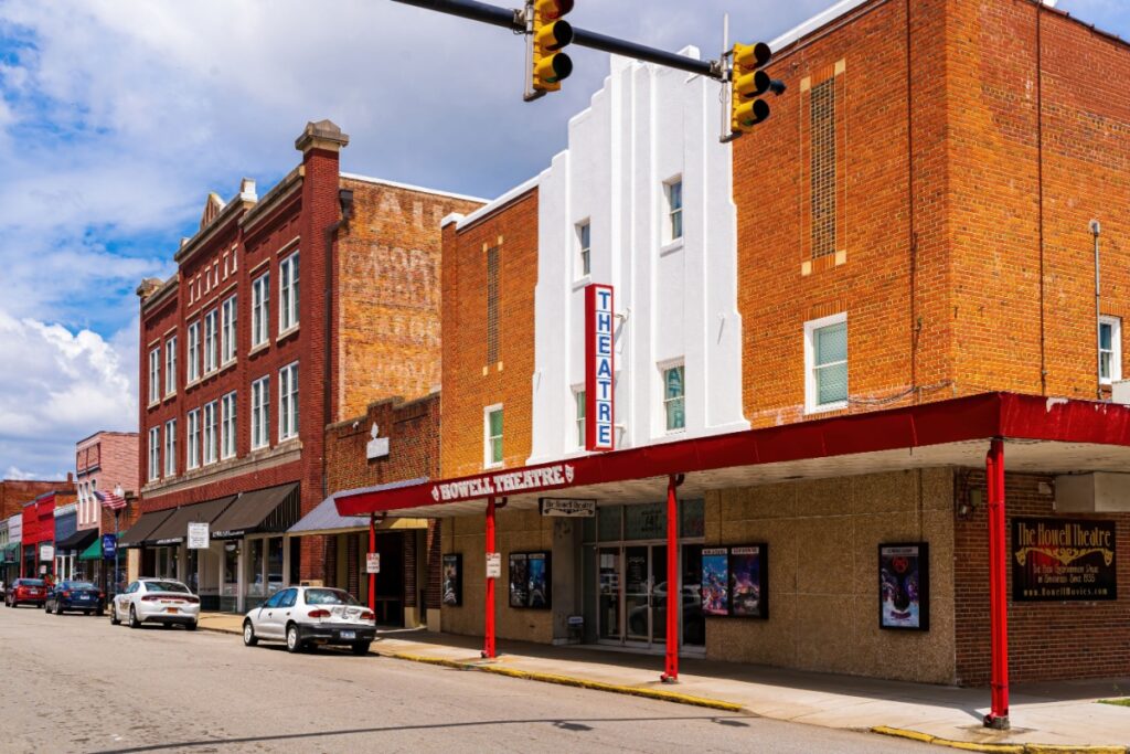 A sunny day on Main St. in Smithfield, North Carolina